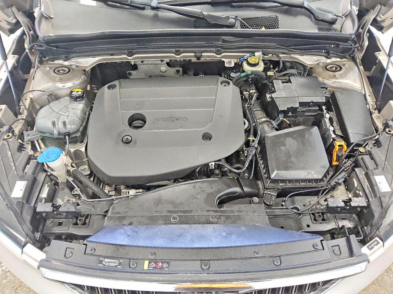 2023 VOLVO XC40 PLUS — Фото 11 из 12