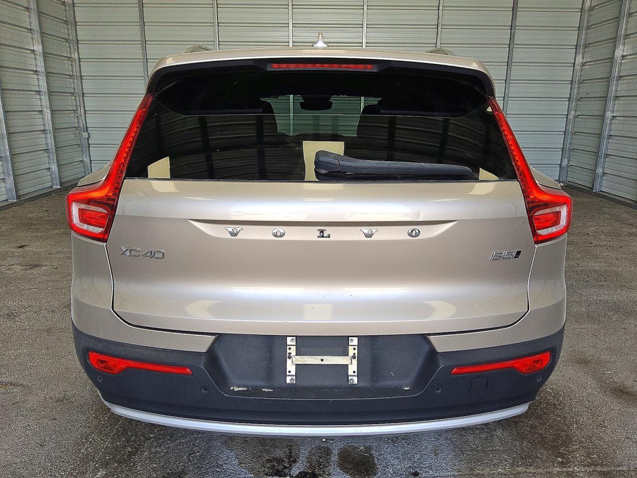 2023 VOLVO XC40 PLUS — Фото 6 из 12
