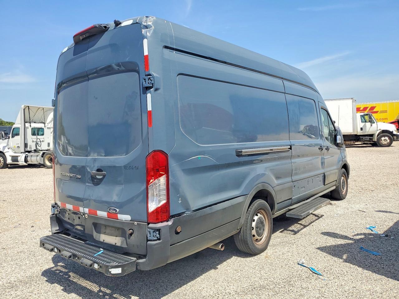 2020 FORD TRANSIT T-250 — Фото 3 из 12