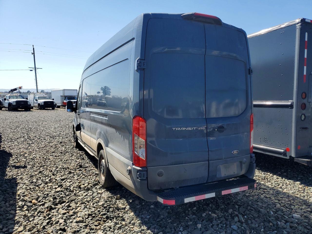 2020 FORD TRANSIT 250 DELIVERY VAN — Фото 2 из 13
