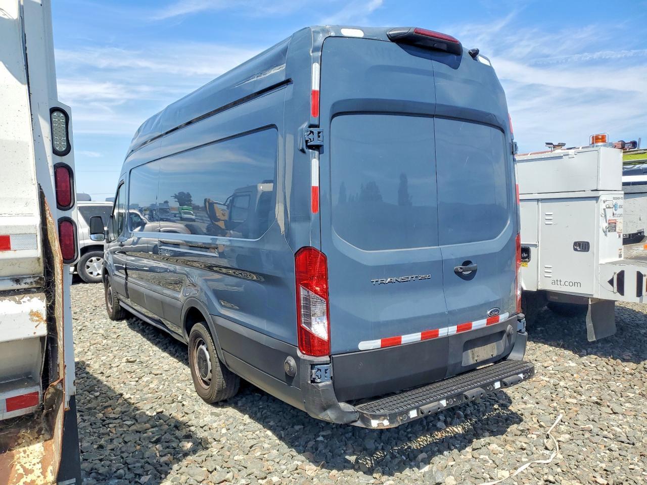 2020 FORD TRANSIT T-250 — Фото 2 из 13