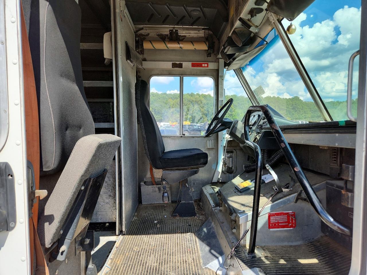 2009 FREIGHTLINER CHASSIS M LINE WALK-IN VAN — Фото 11 из 13
