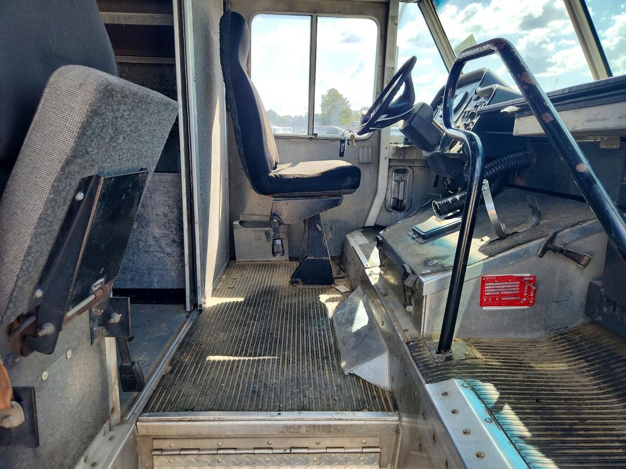 2009 FREIGHTLINER CHASSIS M LINE WALK-IN VAN — Фото 7 из 13