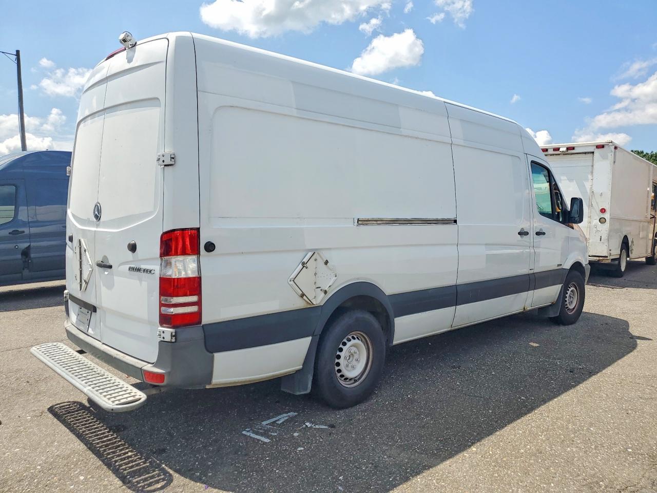 2012 MERCEDES-BENZ SPRINTER 2500 — Фото 3 из 13