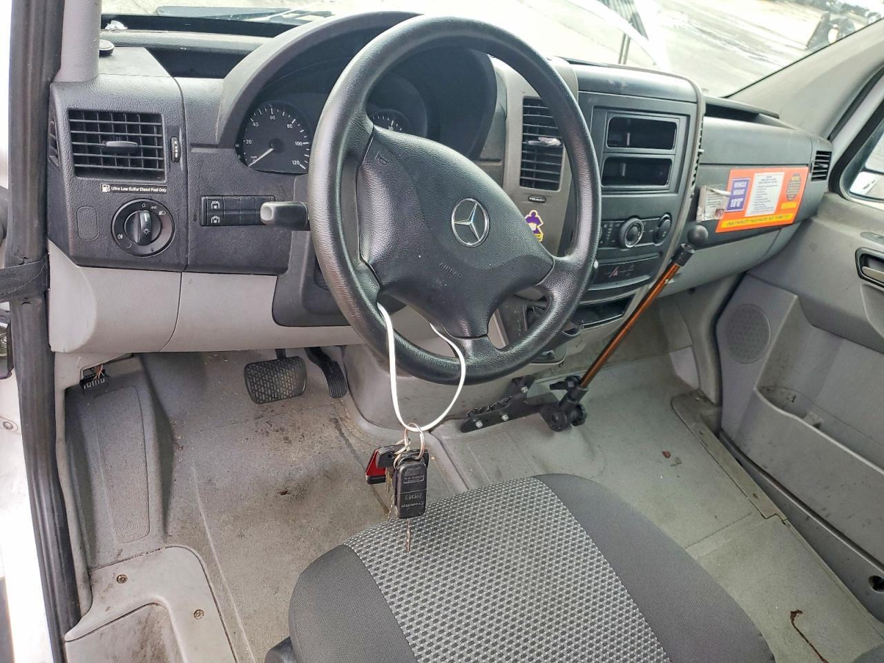 2012 MERCEDES-BENZ SPRINTER 2500 — Фото 8 из 13