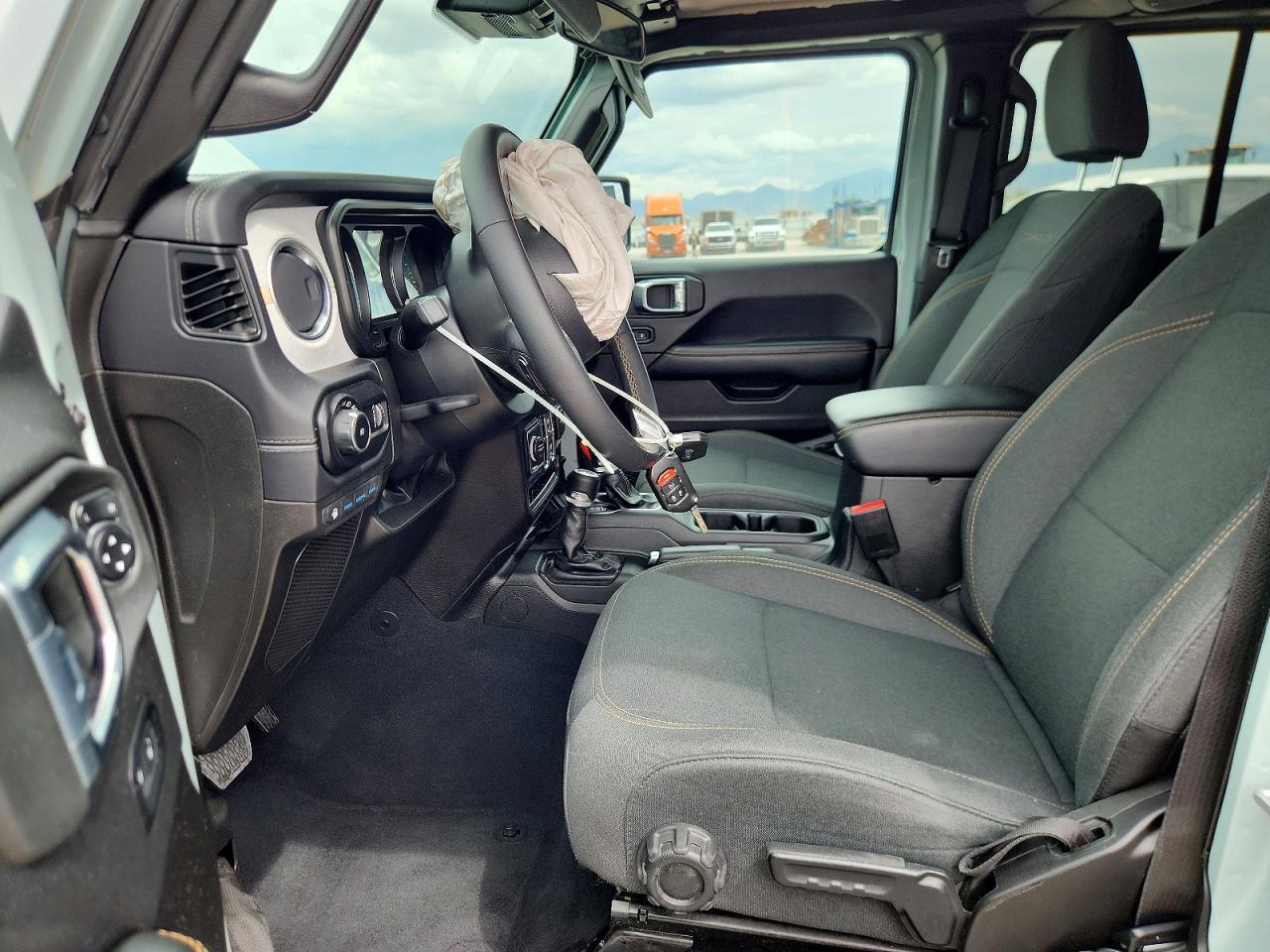 2024 JEEP WRANGLER SAHARA 4XE — Фото 7 из 12