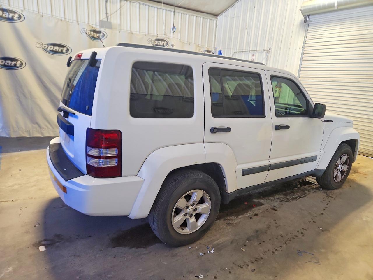 2009 JEEP LIBERTY SPORT — Фото 3 из 13