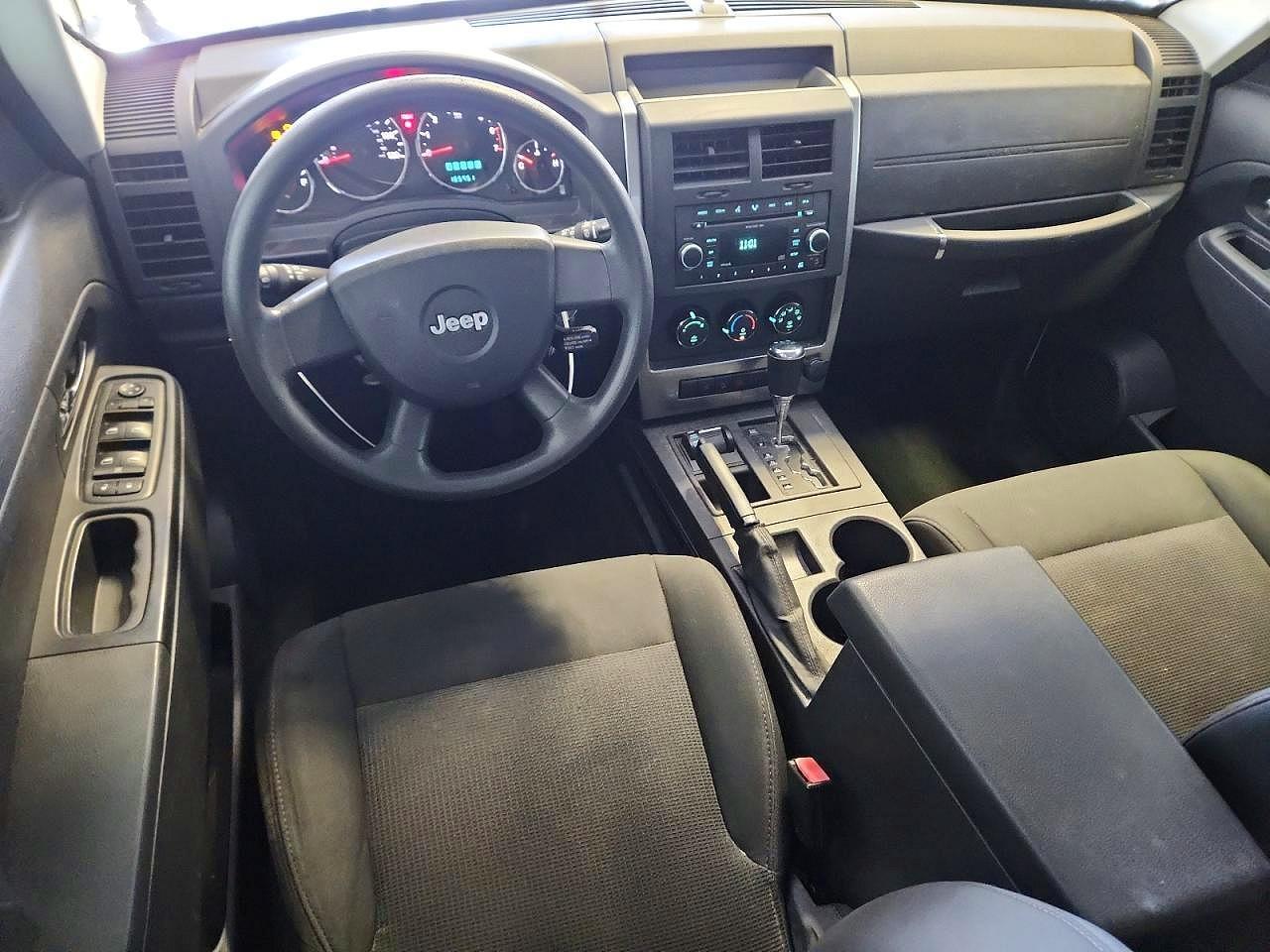 2009 JEEP LIBERTY SPORT — Фото 8 из 13
