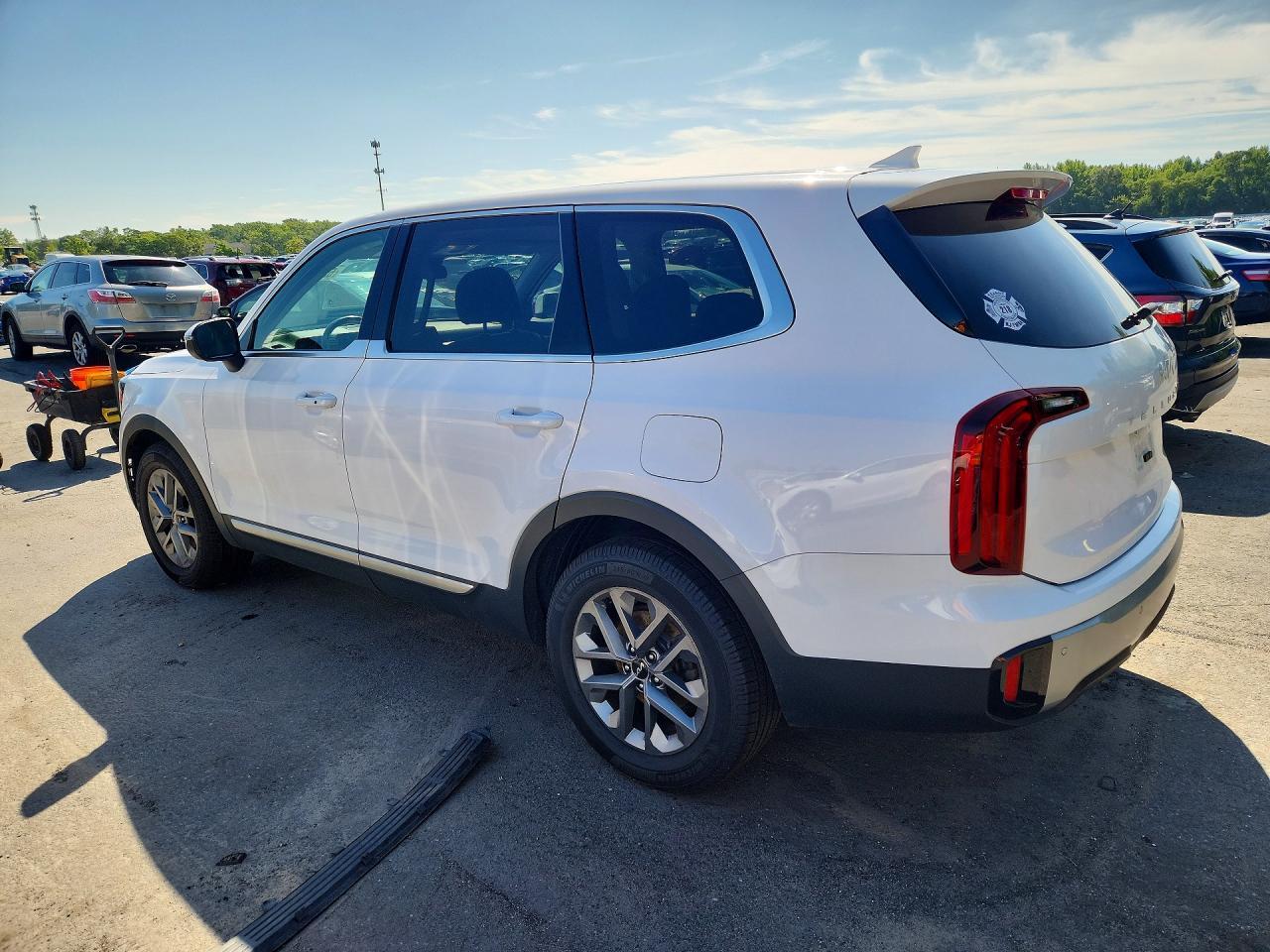 2024 KIA TELLURIDE LX — Фото 2 из 12