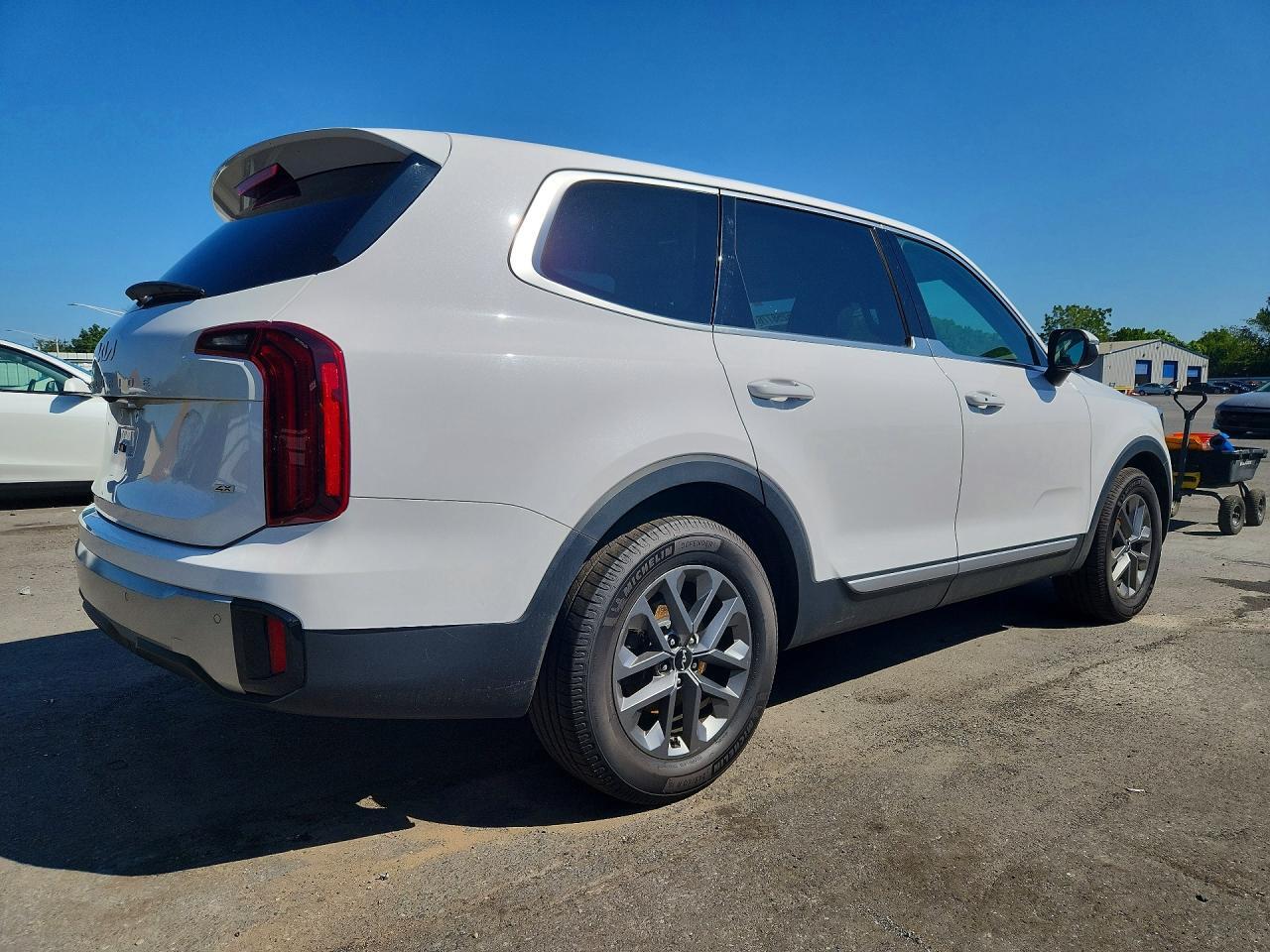 2024 KIA TELLURIDE LX — Фото 3 из 12
