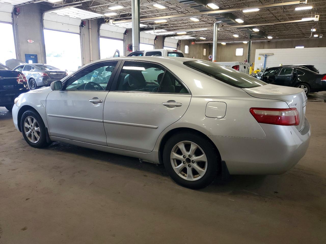 2009 TOYOTA CAMRY LE — Фото 2 из 12