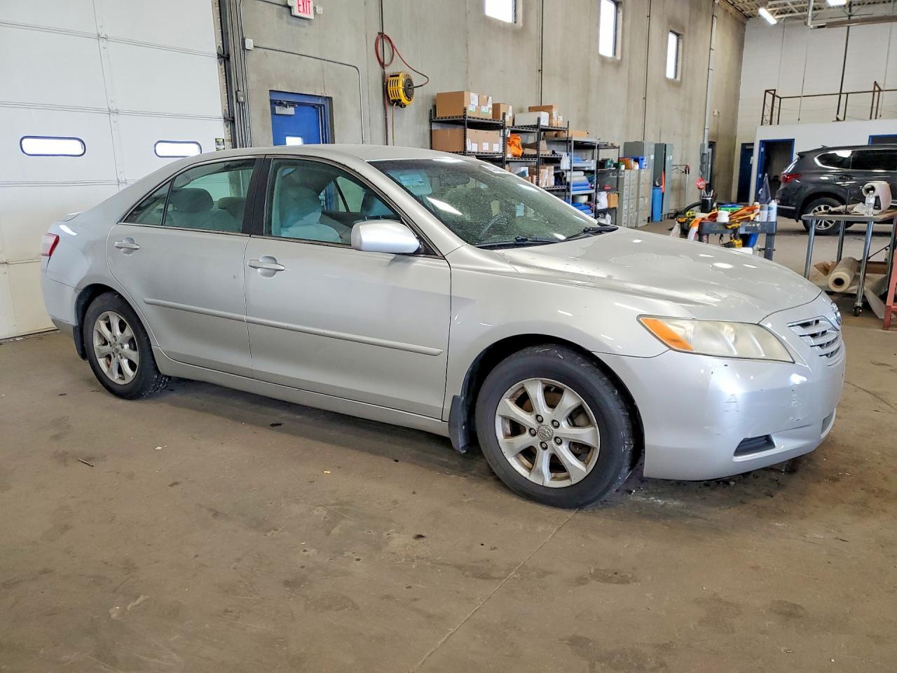2009 TOYOTA CAMRY LE — Фото 4 из 12