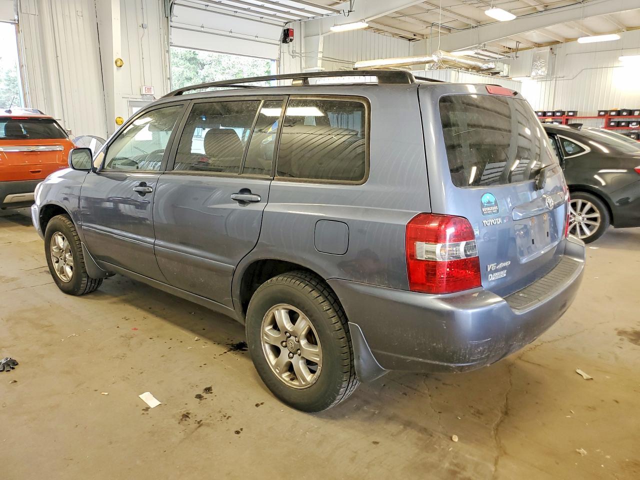 2005 TOYOTA HIGHLANDER BASE — Фото 2 из 13
