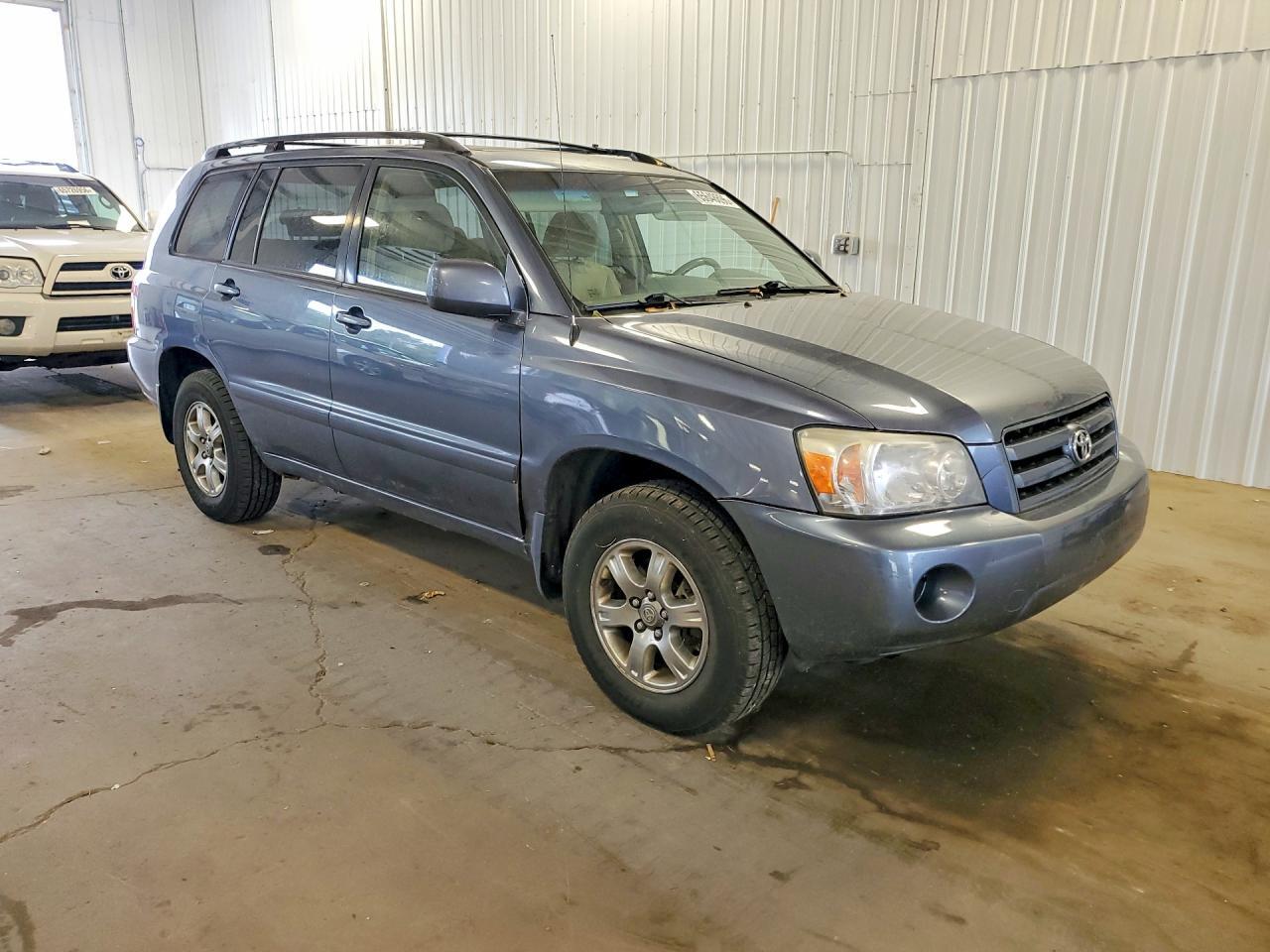 2005 TOYOTA HIGHLANDER BASE — Фото 4 из 13