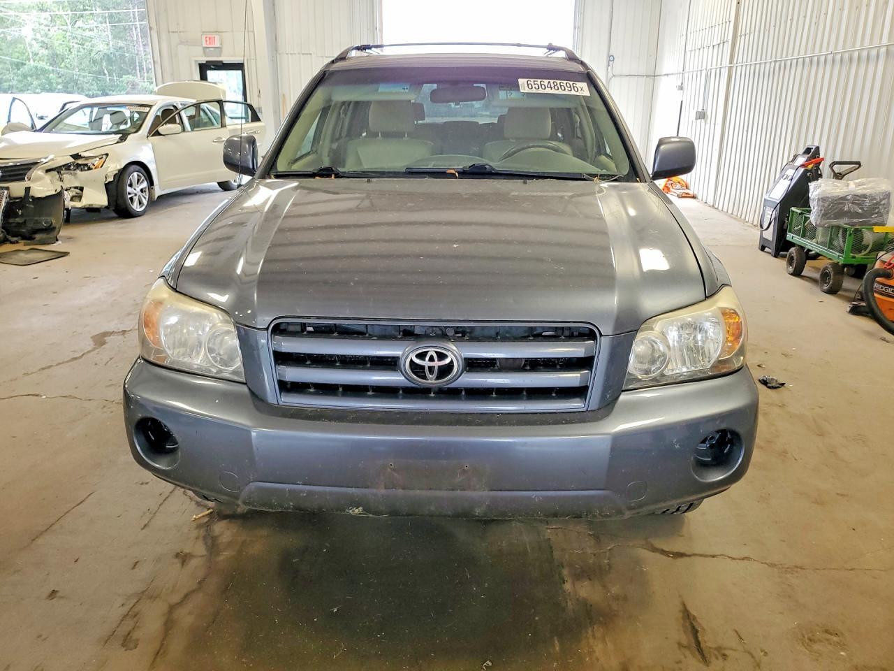 2005 TOYOTA HIGHLANDER BASE — Фото 5 из 13