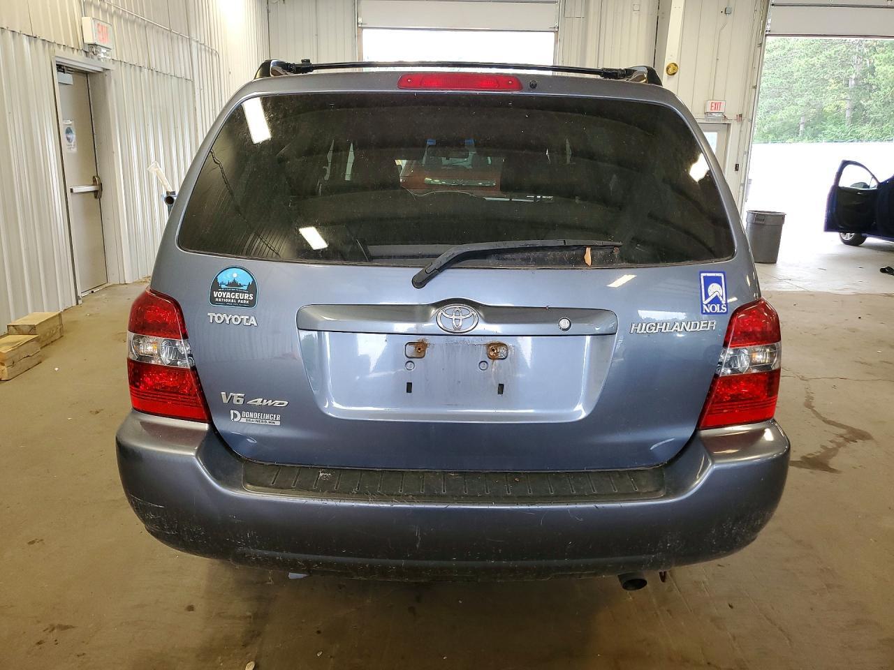 2005 TOYOTA HIGHLANDER BASE — Фото 6 из 13