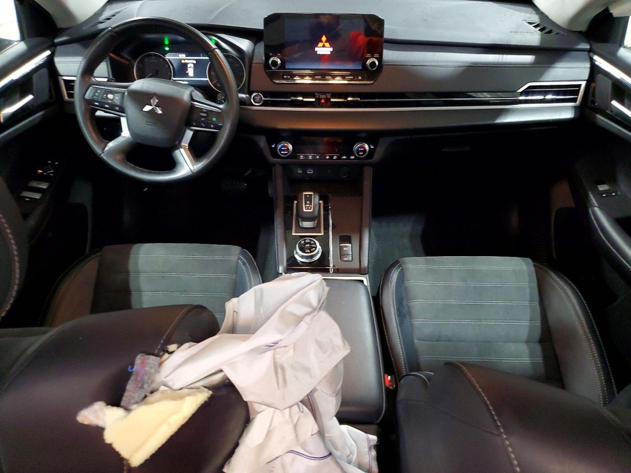 2024 MITSUBISHI OUTLANDER SE — Фото 8 из 13