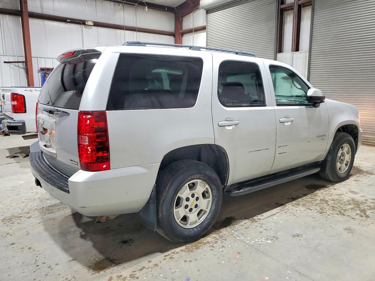 2010 CHEVROLET TAHOE K1500 LS — Фото 3 из 13
