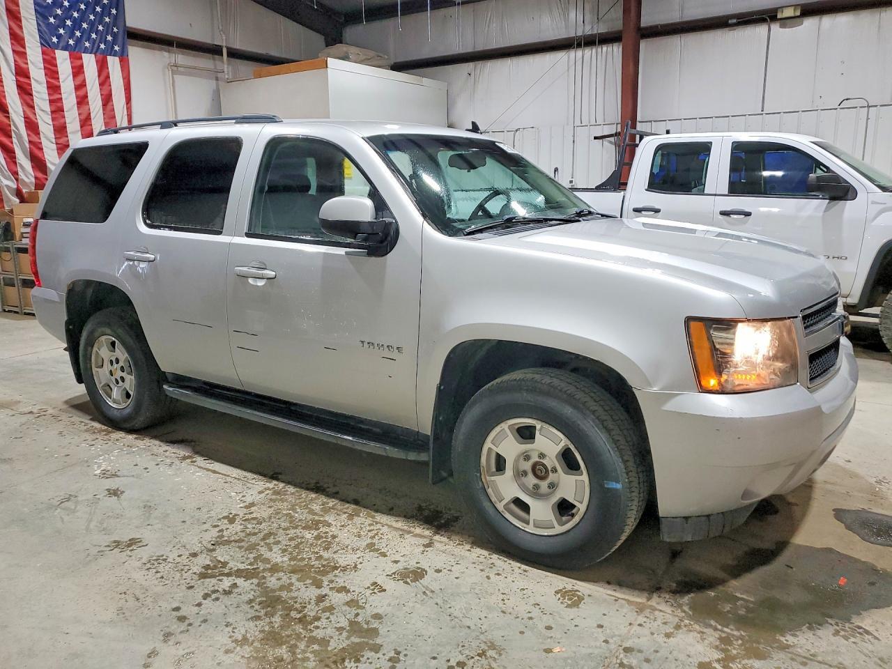 2010 CHEVROLET TAHOE K1500 LS — Фото 4 из 13