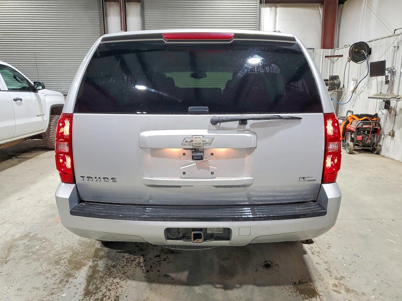 2010 CHEVROLET TAHOE K1500 LS — Фото 6 из 13