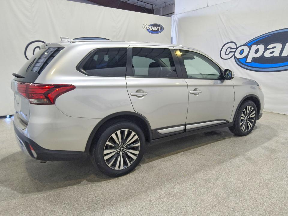 2020 MITSUBISHI OUTLANDER SE/SEL/LE — Фото 3 из 14