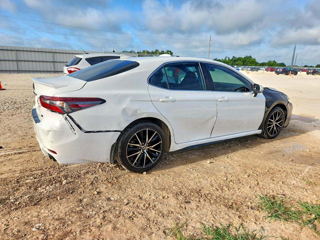 4T1G11AK2RU257762 2024 TOYOTA CAMRY photo no. 3
