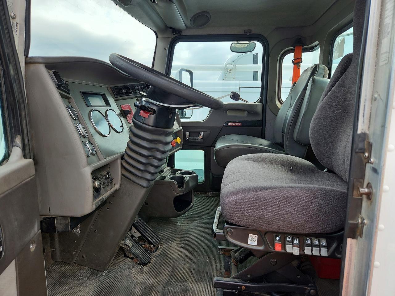 2016 KENWORTH CONSTRUCTION T370 — Фото 7 из 12