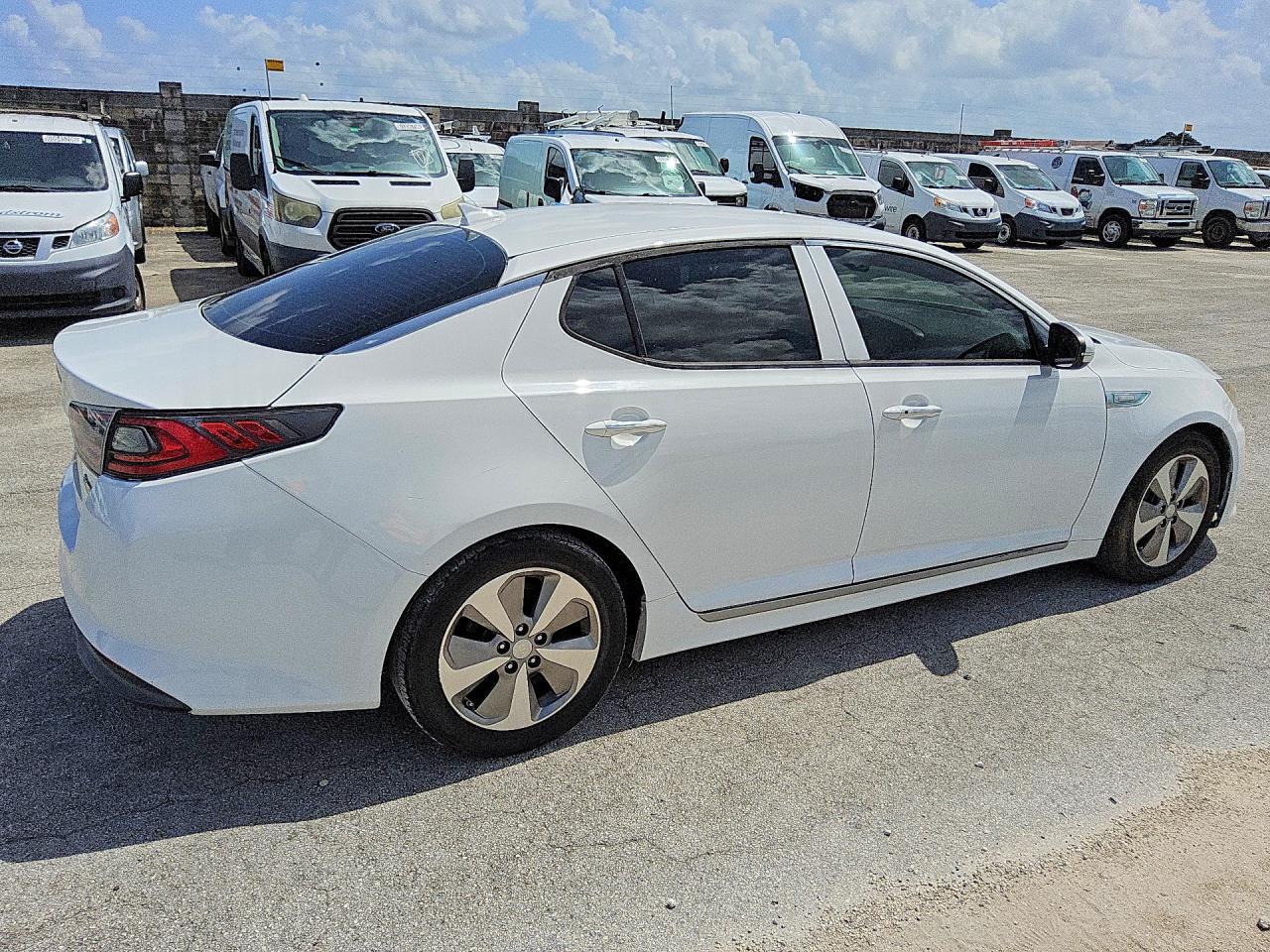 2016 KIA OPTIMA HYBRID — Фото 3 из 12