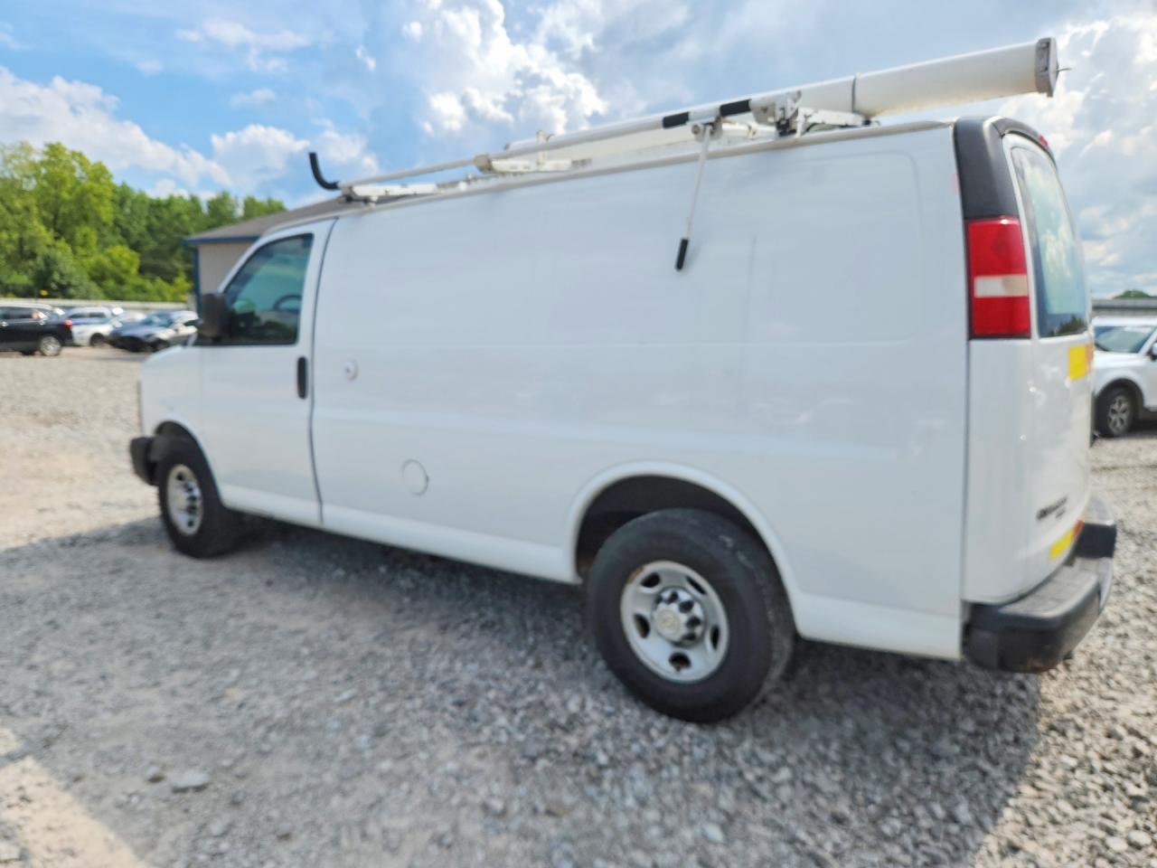 2013 CHEVROLET EXPRESS G2500 — Фото 2 из 13