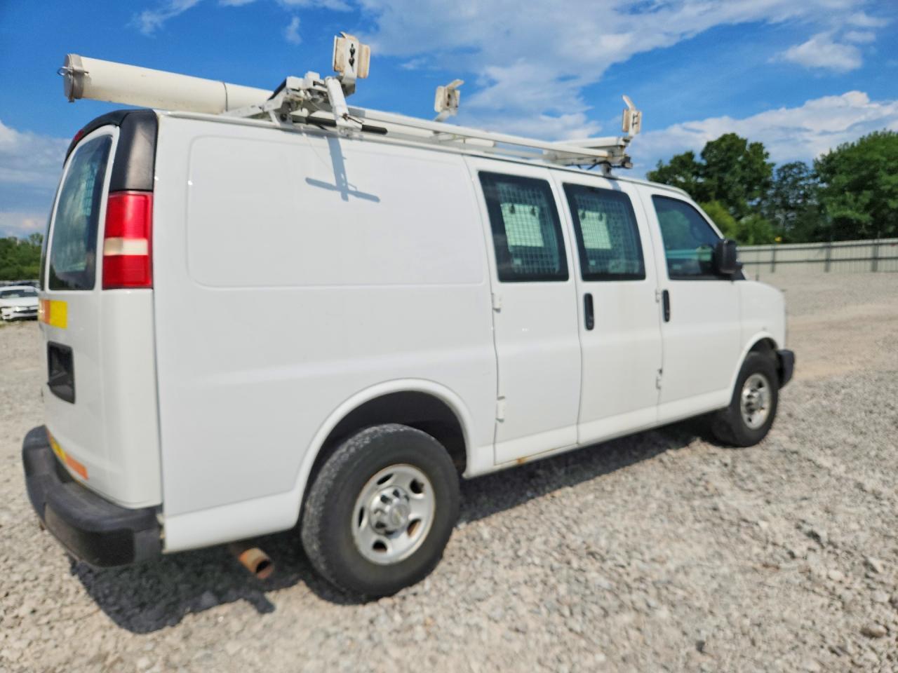 2013 CHEVROLET EXPRESS G2500 — Фото 3 из 13