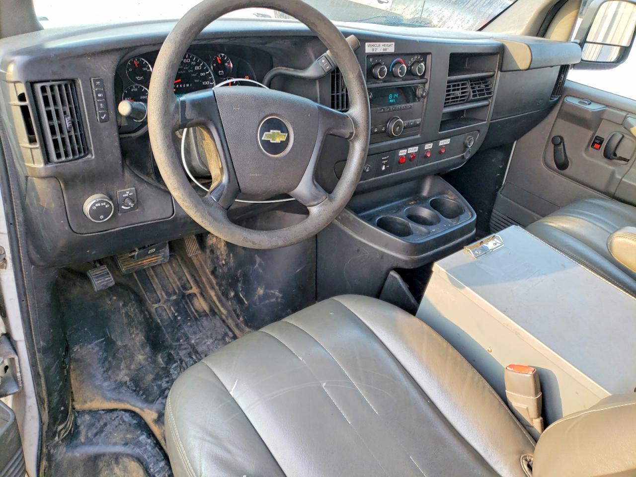 2013 CHEVROLET EXPRESS G2500 — Фото 8 из 13