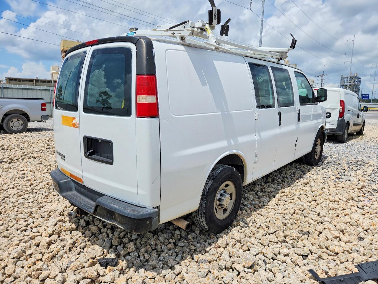 2013 CHEVROLET EXPRESS G2500 — Фото 3 из 13