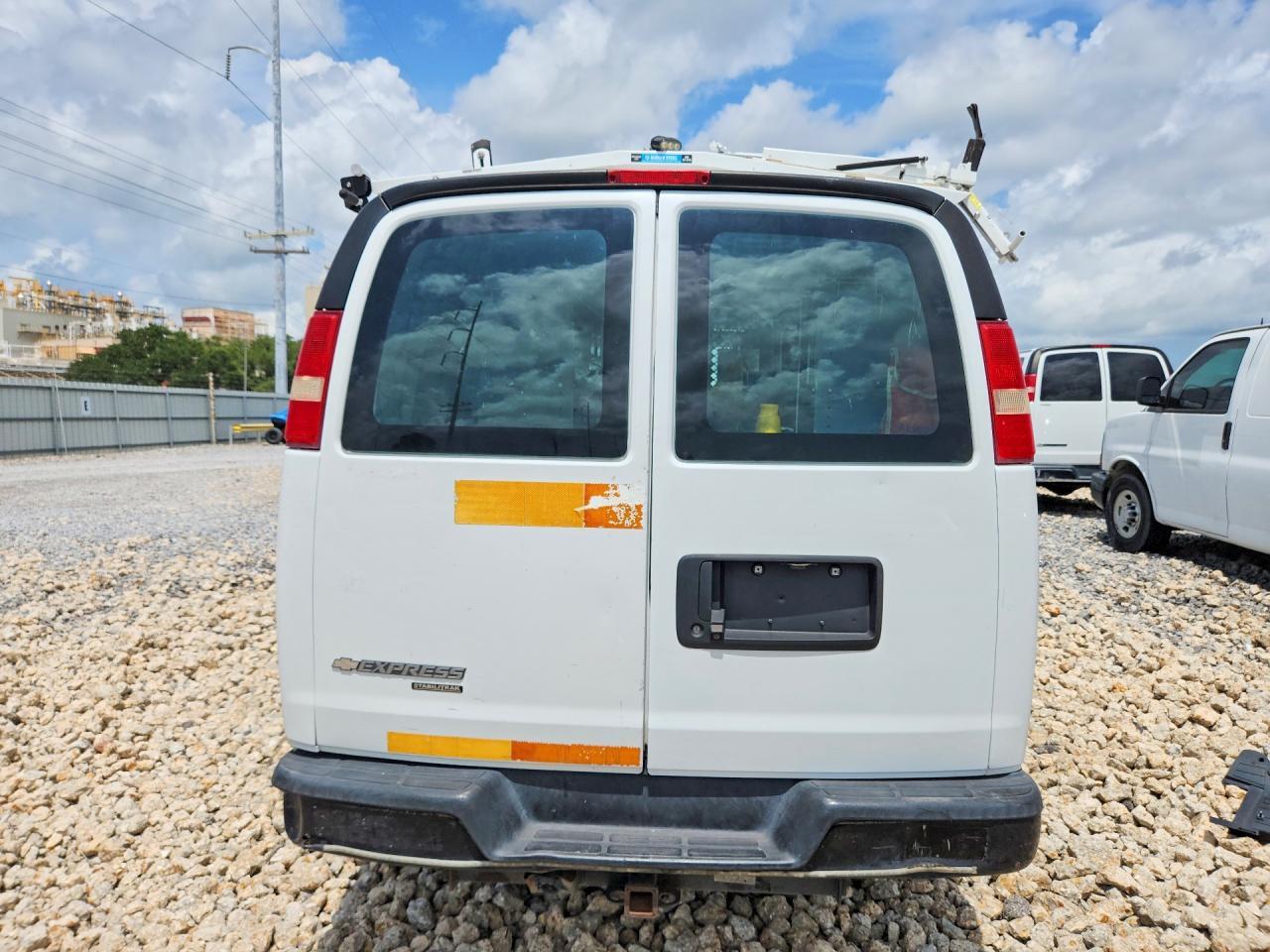 2013 CHEVROLET EXPRESS G2500 — Фото 6 из 13