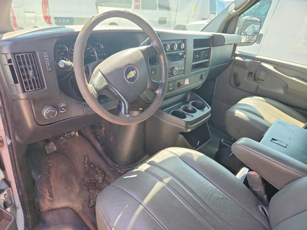 2013 CHEVROLET EXPRESS G2500 — Фото 8 из 13