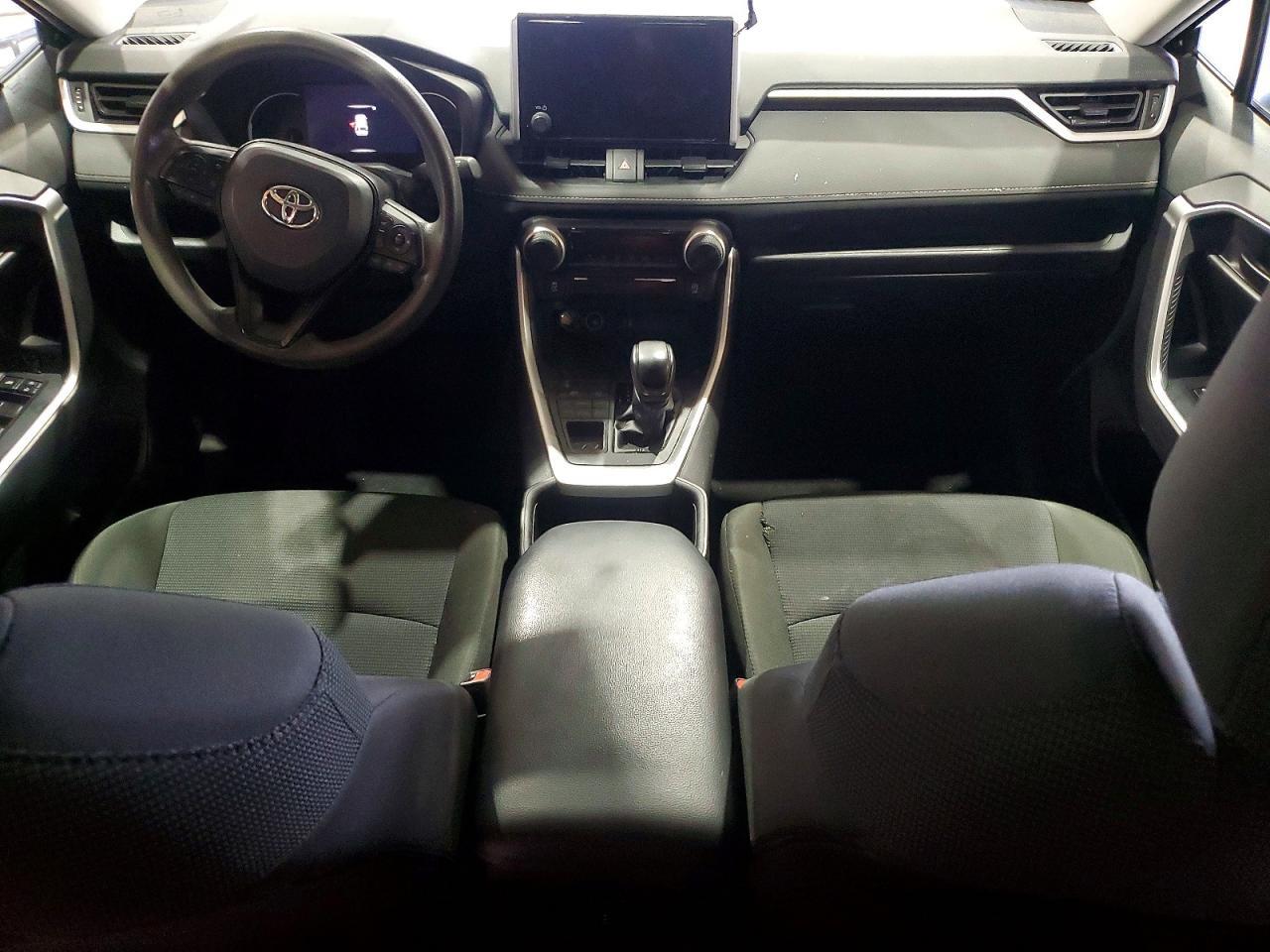 2024 TOYOTA RAV4 LE — Фото 8 из 14