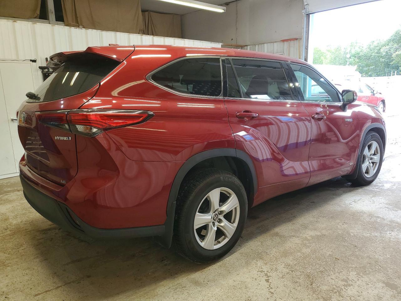 2020 TOYOTA HIGHLANDER HYBRID LE — Фото 3 из 13