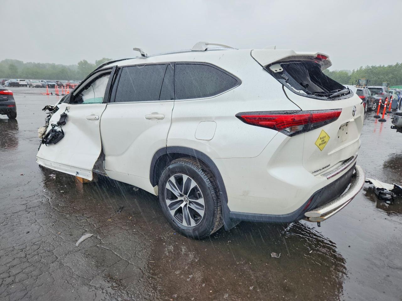 2020 TOYOTA HIGHLANDER XLE — Фото 2 из 14
