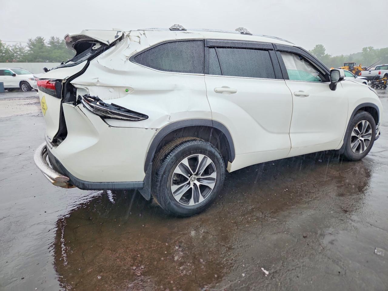2020 TOYOTA HIGHLANDER XLE — Фото 3 из 14