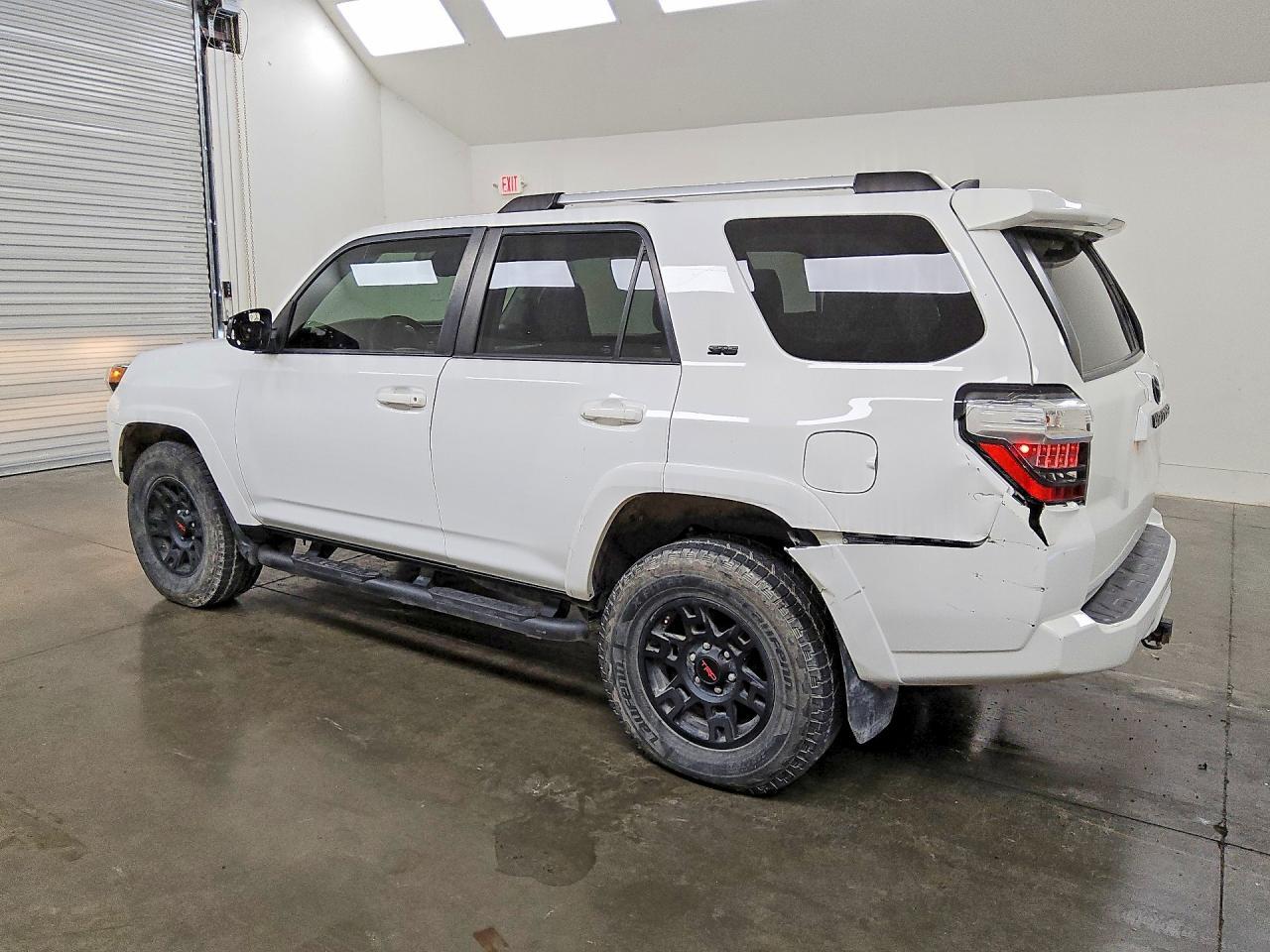 2020 TOYOTA 4RUNNER SR5 PREMIUM — Фото 2 из 13