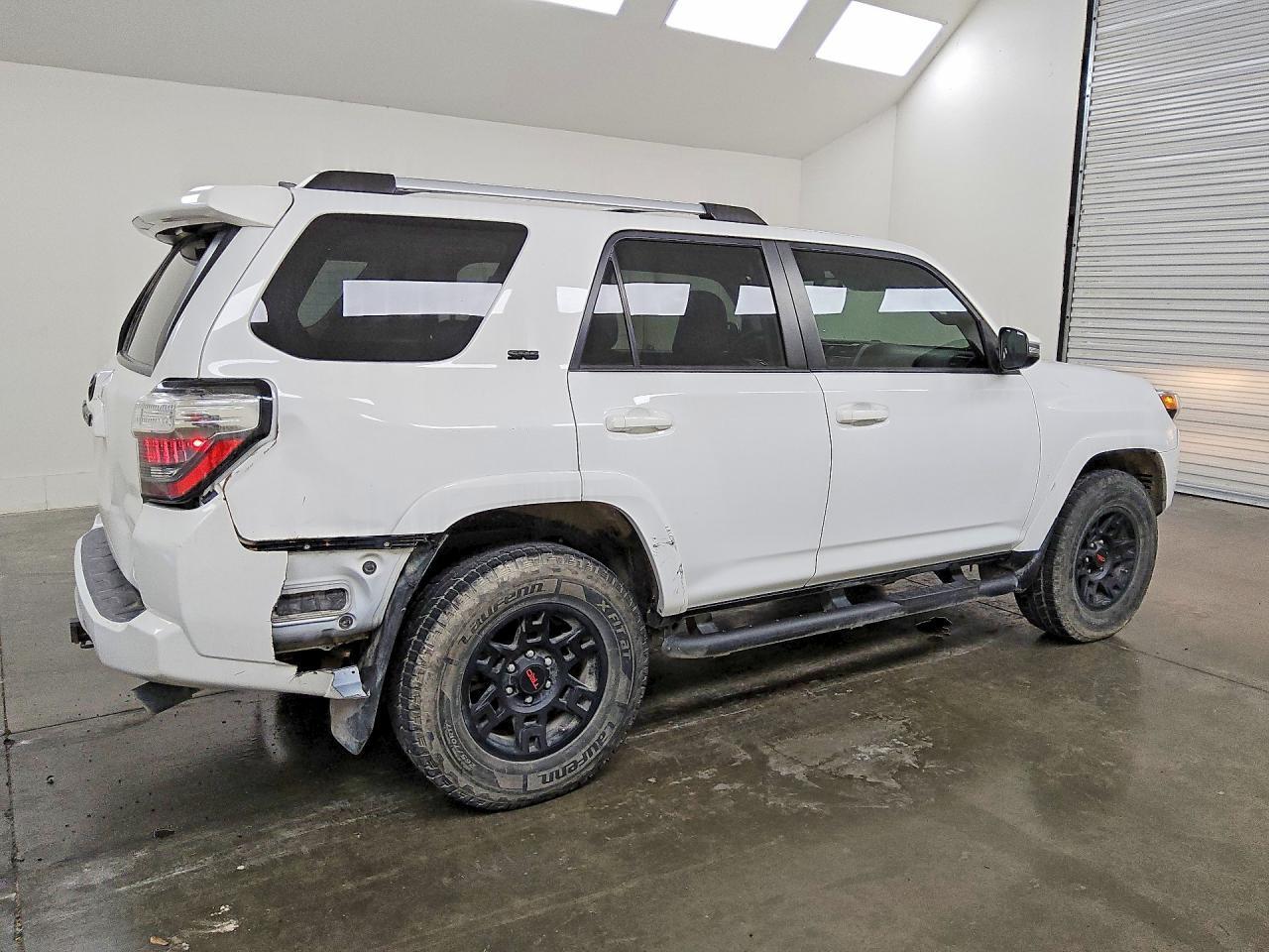 2020 TOYOTA 4RUNNER SR5 PREMIUM — Фото 3 из 13