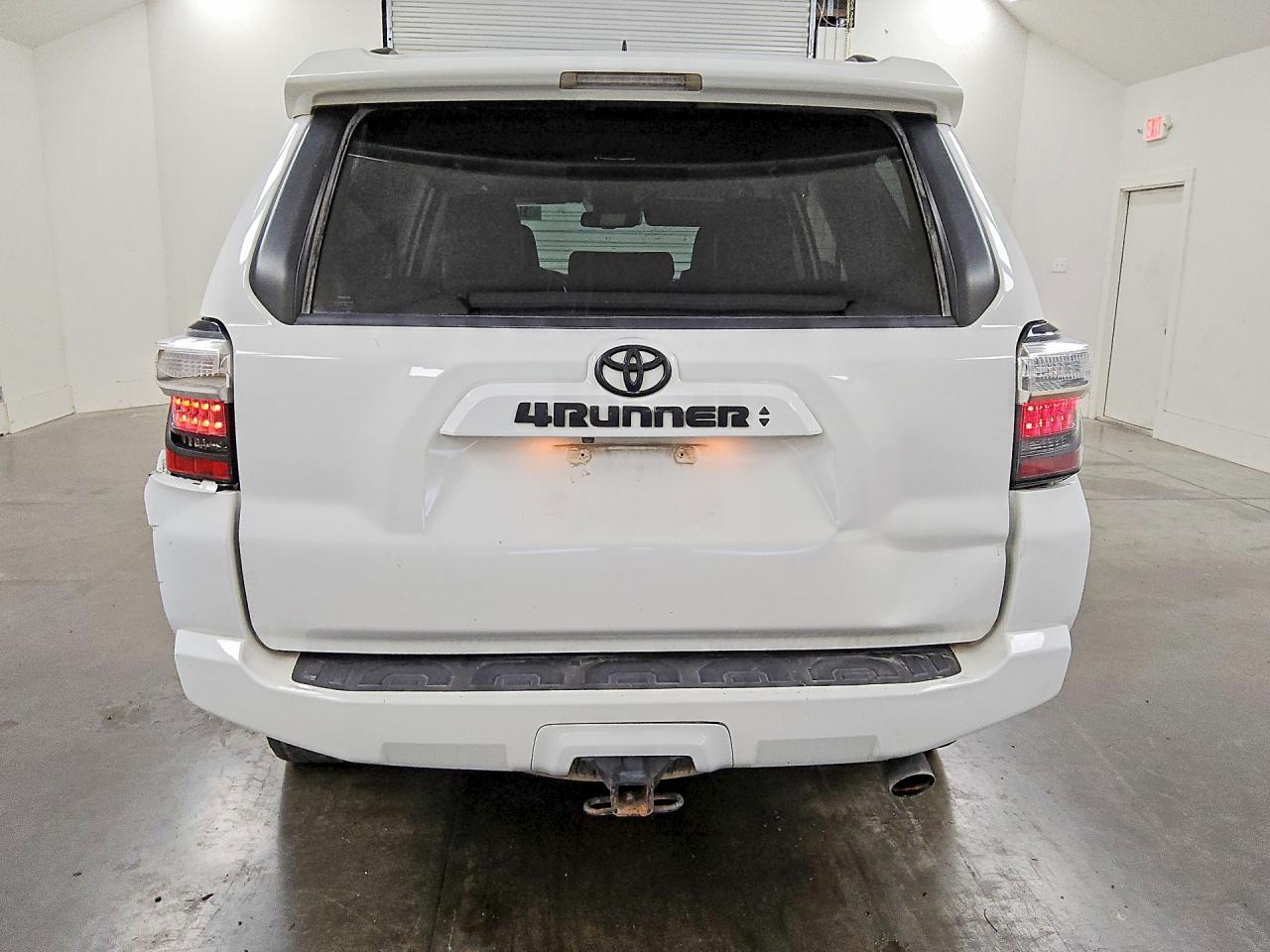 2020 TOYOTA 4RUNNER SR5 PREMIUM — Фото 6 из 13