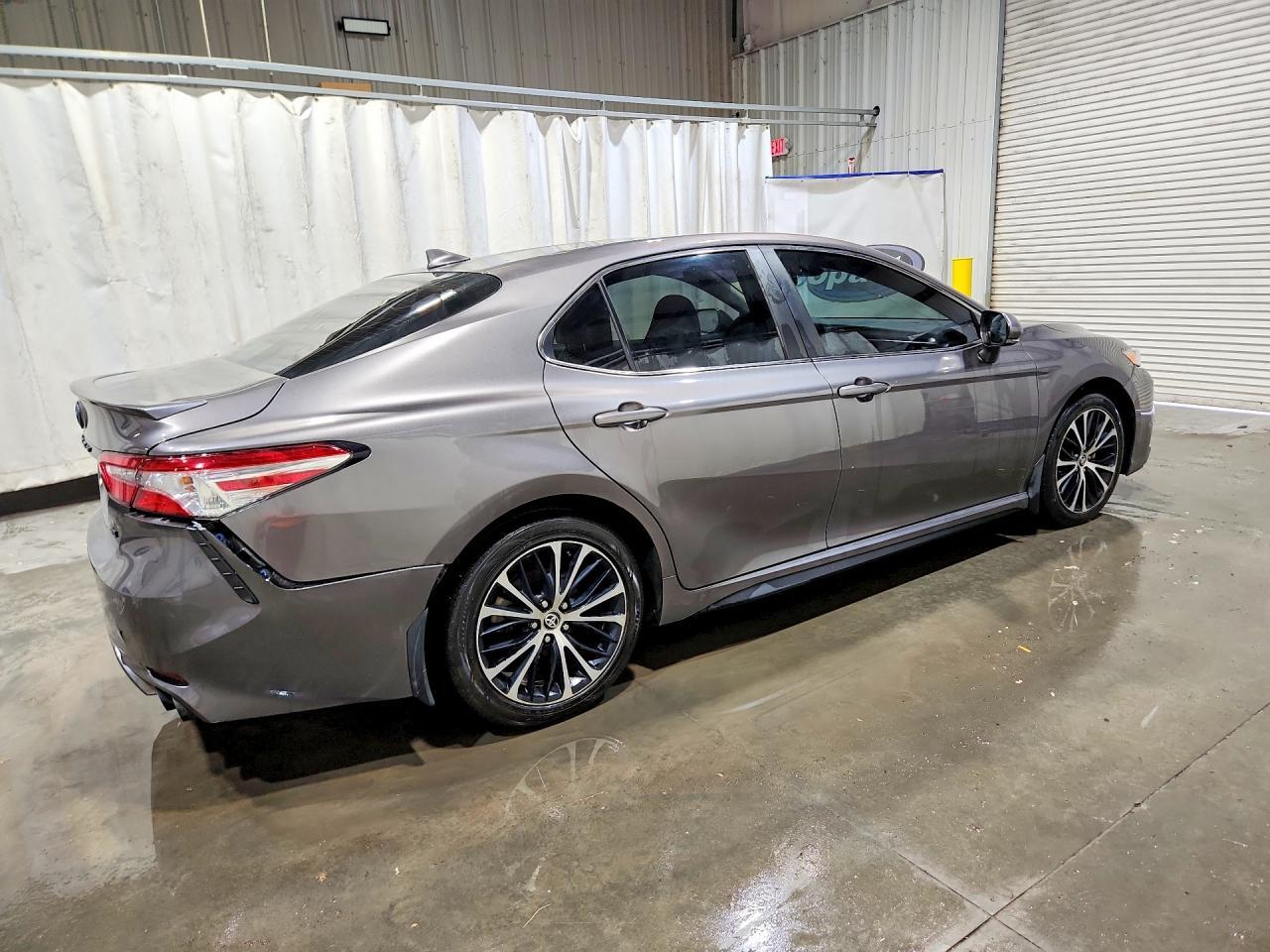 2020 TOYOTA CAMRY SE — Фото 3 из 12