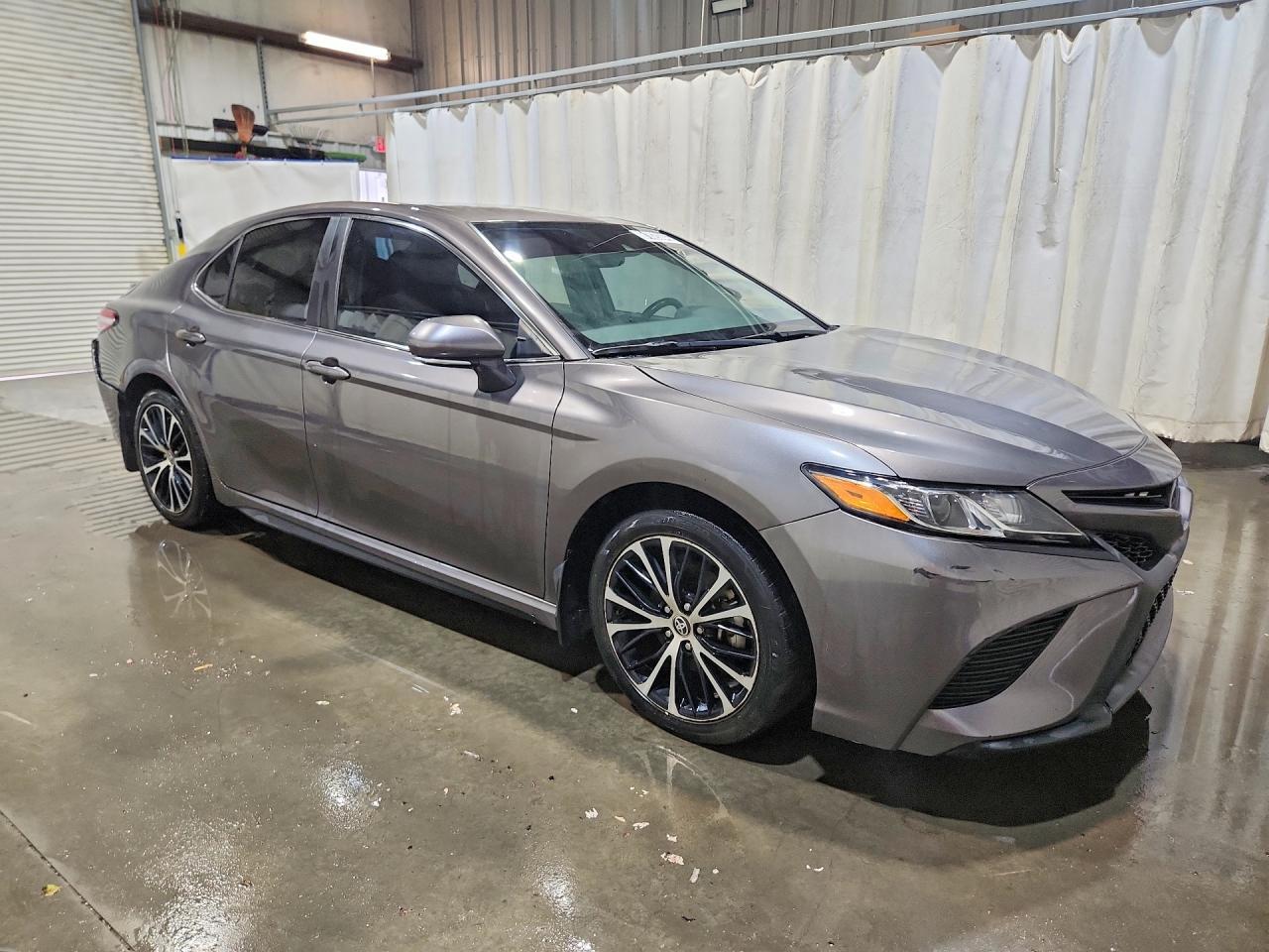 2020 TOYOTA CAMRY SE — Фото 4 из 12