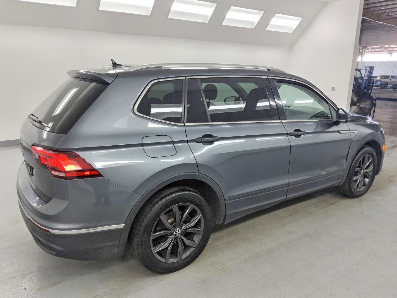 2024 VOLKSWAGEN TIGUAN SE — Фото 3 из 13