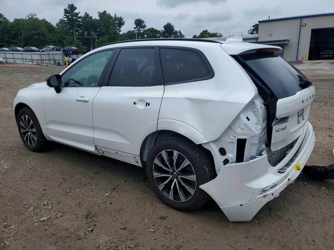 2024 VOLVO XC60 PLUS — Фото 2 из 14