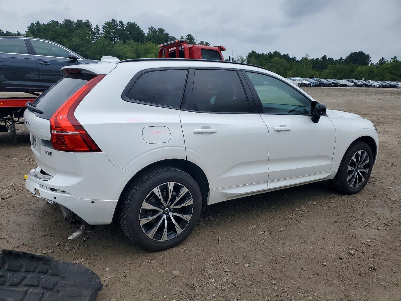 2024 VOLVO XC60 PLUS — Фото 3 из 14