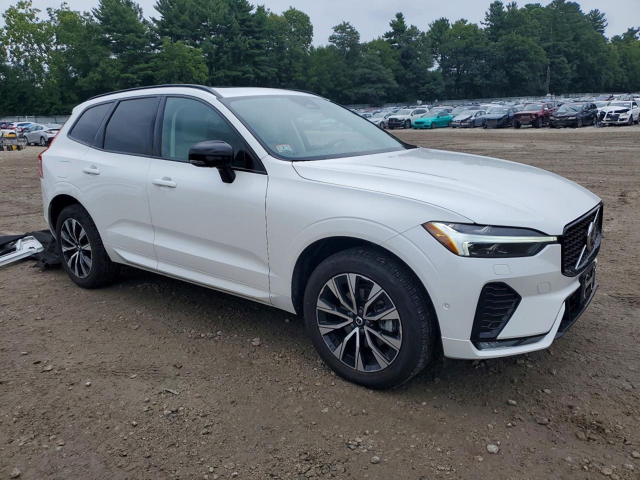 2024 VOLVO XC60 PLUS — Фото 4 из 14