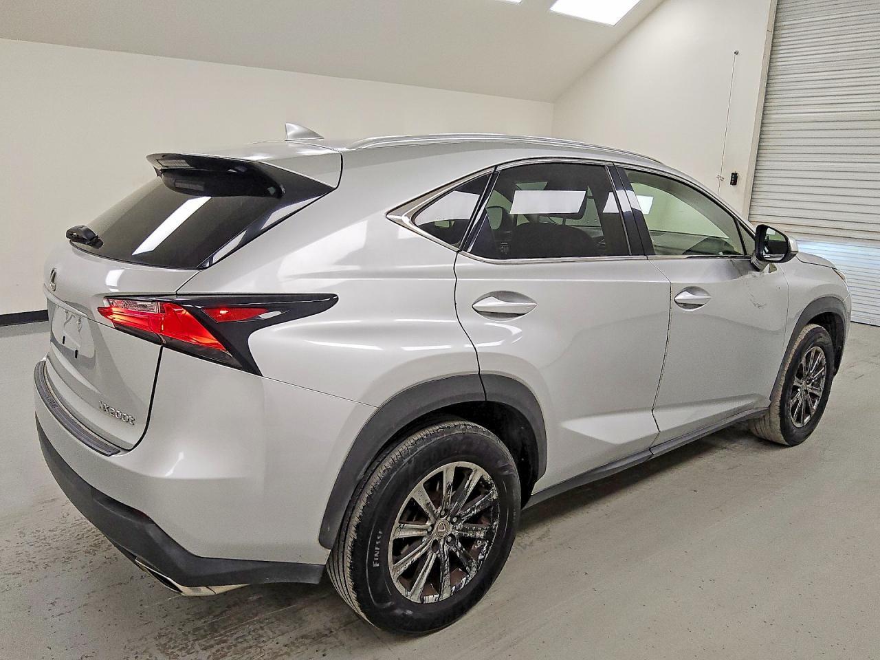 2016 LEXUS NX 200T BASE — Фото 3 из 13
