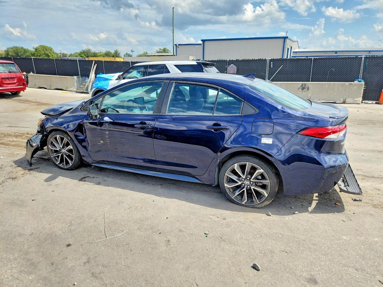 2020 TOYOTA COROLLA SE — Фото 2 из 12