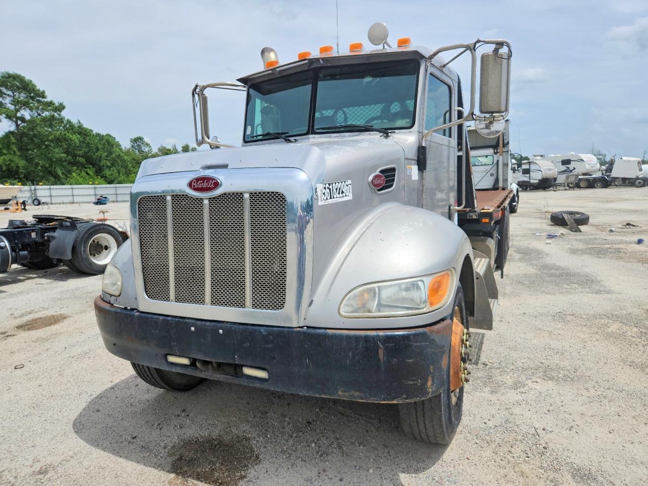 2010 PETERBILT 340 — Фото 2 из 10